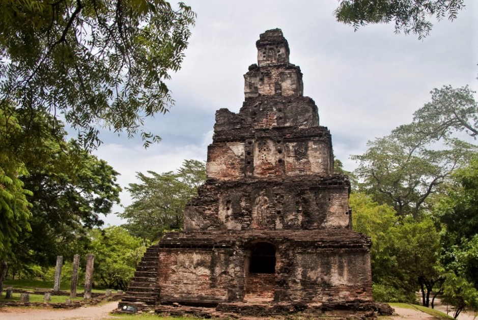 Polonnaruwa, Sri Lanka Een ruïne in Polonnaruwa. Behoort tot de gouden driehoek van Sri Lanka.