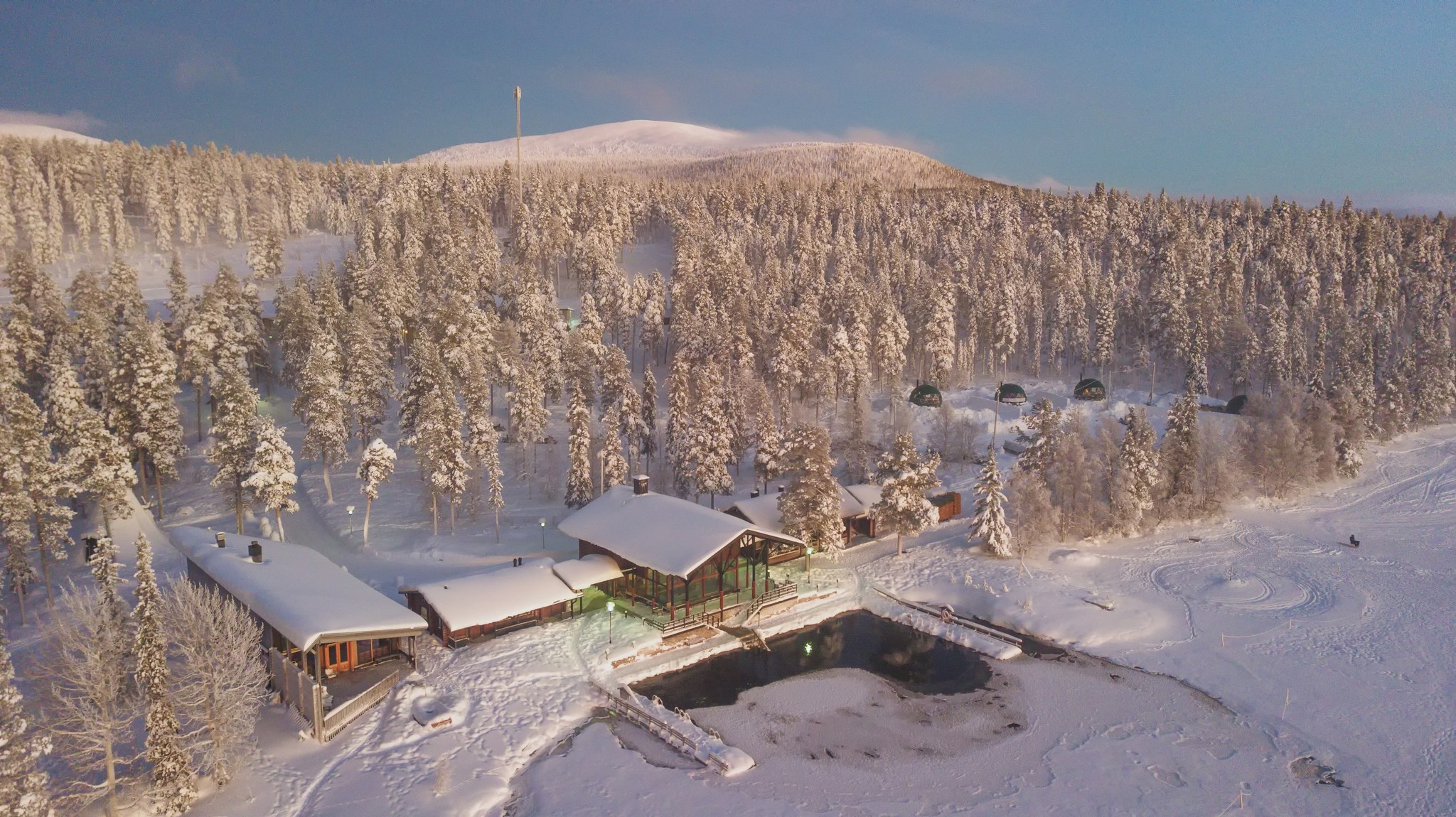 Jeris Outside Hotel Lapland
