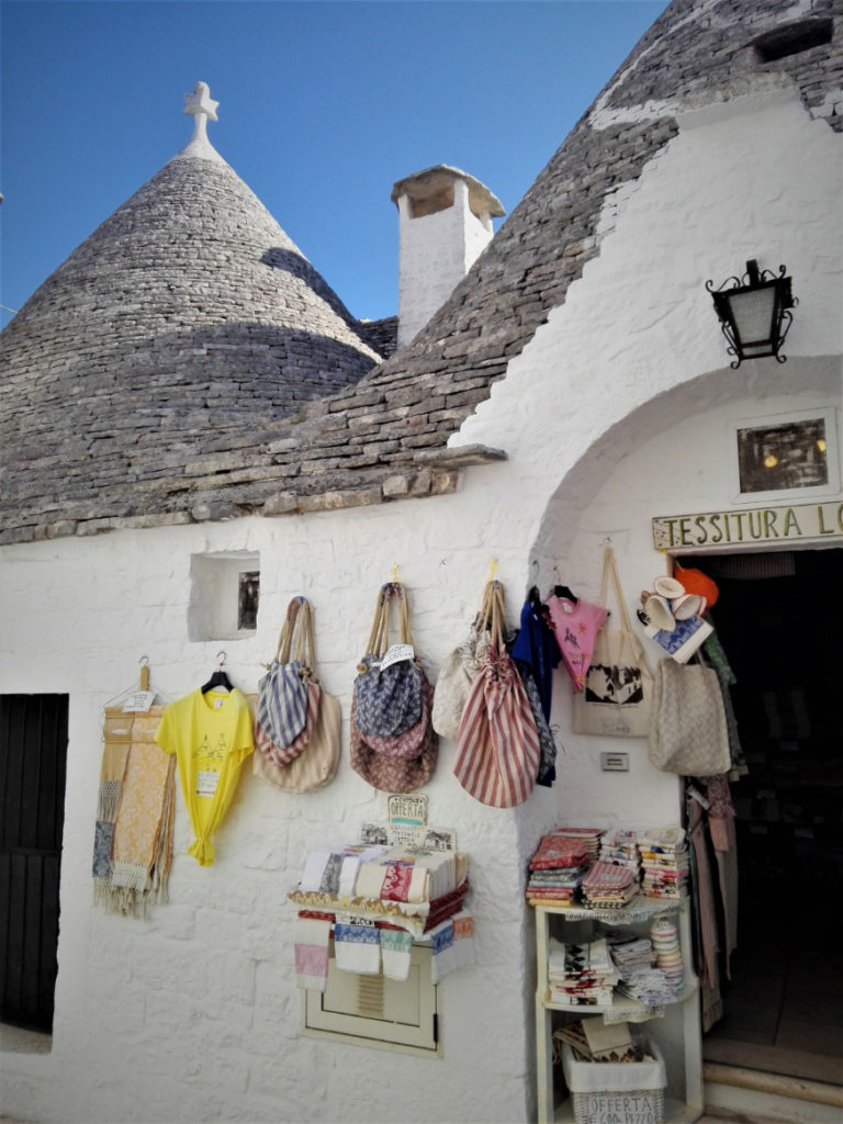 Souvenirwinkeltje in Alberobello Souvenirwinkeltje in Alberobello