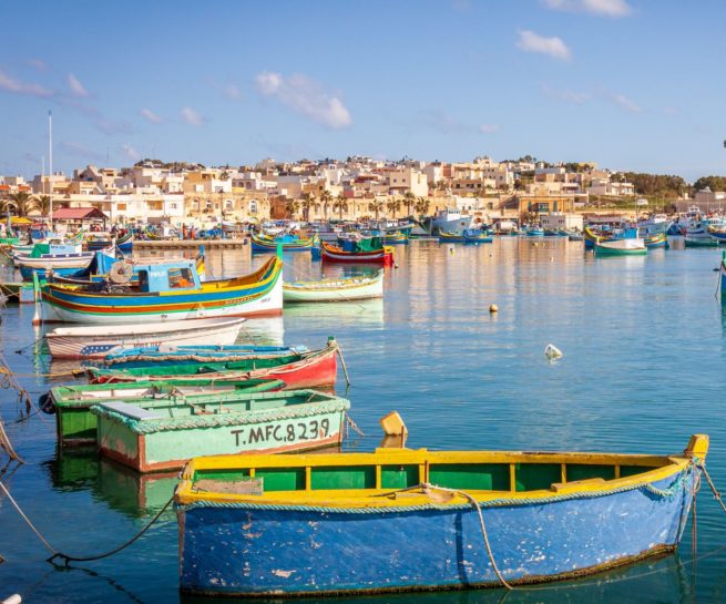 Marsaxlokk haven kleurrijke bootjes