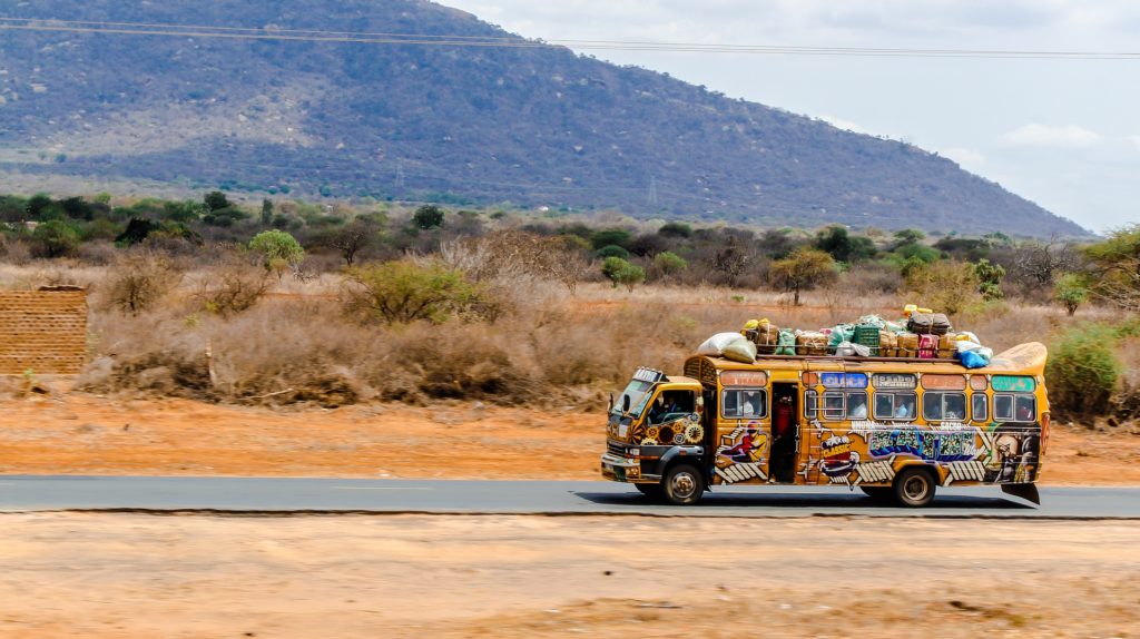 kenia bus onderweg - wegen in Kenia kenia bus onderweg - wegen in Kenia
